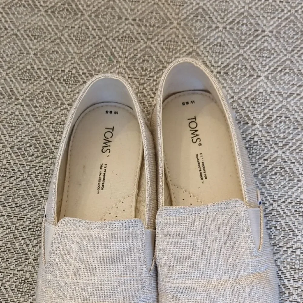 TOMS Light Tan With Glitter Threading Woven Slip-On Shoes  Women's Size 9.5